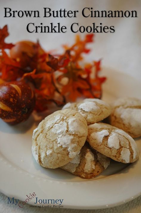 Brown Butter Cinnamon Crinkle Cookies - My Cookie Journey #brownbutter #cinnamon #cookies #fallcookies #mycookiejourney Cinnamon Crinkle Cookies, Christmas Crinkle Cookies, Cookie Bites, Butter Cinnamon, Yummy Deserts, Holiday Sweets, Cinnamon Cookies, Browned Butter, Bar Recipes