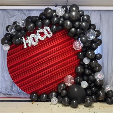 Homecoming Backdrops For Pictures At Home, Homecoming Balloon Arch Ideas, Homecoming Balloon Arch, Homecoming Photo Backdrops, Homecoming Backdrops For Pictures, Homecoming Backdrops, Homecoming Dance Decorations, Balloon Photo Backdrop, Homecoming Photography