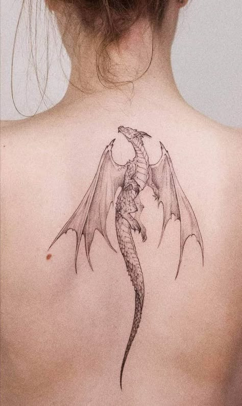 Intricate dragon spine tattoo for women by @cami__ink Thestral Tattoo, Dragon Tattoo Back, 16 Tattoo, Small Dragon Tattoos, Bookish Tattoos, Dragon Tattoo For Women, Fantasy Tattoos, Spine Tattoos For Women, Dragon Tattoo Designs