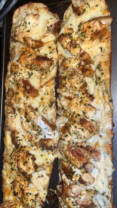 Alfredo Stuffed Garlic Bread, Chicken Recipes With Alfredo Sauce, Chicken Alfredo Cheese Bread, Chicken Alfredo Bread Boat, Cajun Chicken Alfredo Garlic Bread, Chicken Alfredo Pull Apart Bread, Italian Bread Dinner Ideas, Chicken Alfredo French Bread Pizza, Chicken Alfredo French Bread