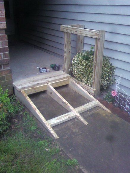 Small ramp Wheelchair Ramp Diy, Porch With Ramp, Wheelchair Ramp Design, Outdoor Ramp, Shed Ramp, Wooden Ramp, Ramp Design, Wheelchair Ramp, Dog Ramp