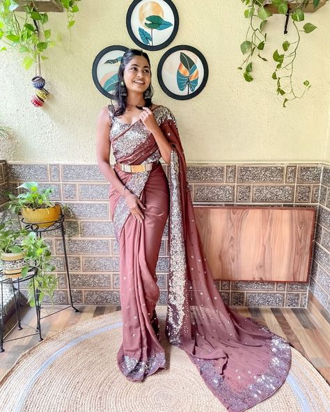 💗💗For Order And More Details 9601606887 Presenting You Most Beautiful 1 Min Seqwance Saree Collection With Our Own Real Modeling Shoot😍😍😍 KC-750 Fabric Details Saree : Premium georgette with seqwance work ( 1 Min Saree ) Blouse : Satin banglori silk with seqwance work {1 Mtr} Saree Size Ready To Wear Saree Upto Xxl Note Our Own Real Modeling Shoot😍😍 RATE- 1300/- redy to wear with belt #designersarees #designersaree #saree #sharee #sari #Partysaree #partywearsarees #festivalstyle #fest... Modeling Shoot, Blouse Satin, Peach Saree, Sequin Saree, Silk Saree Kanchipuram, Chanderi Silk Saree, Indian Saree Blouse, Party Sarees, Simple Sarees