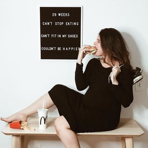 Creative Mom Reveals The Struggles Of Being Pregnant From Week To Week In Hilariously Honest Pics Pregnancy Letter Board, Weekly Pregnancy Pictures, Funny Maternity Photos, Weekly Pregnancy Photos, Pregnancy Second Trimester, 29 Weeks Pregnant, Weekly Pregnancy, Pregnancy Belly Photos, Quote Photo