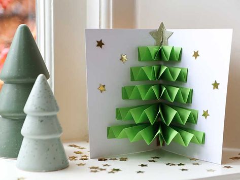 Kerstkaart knutselen | 14 Leuke ideeën om zelf kerstkaarten te maken. Handcrafted Christmas Cards, Pop Up Christmas Cards, Christmas Card Making, Holiday Card Diy, Christmas Card Art, Christmas Tree Crafts, Christmas Card Crafts, 2023 Christmas, Diy Christmas Cards