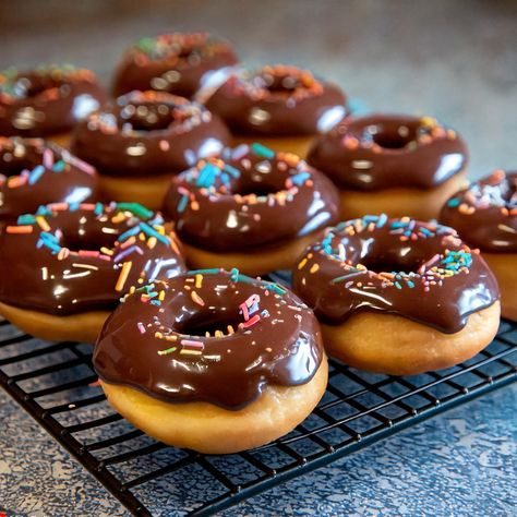 Chocolate Frosted Baked Donuts 🍩🍫 These Chocolate Frosted Baked Donuts are a delightful treat that are easy to make and perfect for any occasion! Ingredients For the Donuts: 1 cup all-purpose flour ½ cup granulated sugar 2 teaspoons baking powder ¼ teaspoon baking soda ¼ teaspoon salt ½ teaspoon vanilla extract 2 large eggs ½ cup buttermilk (or regular milk + 1 tablespoon vinegar) ¼ cup unsalted butter, melted ¼ cup cocoa powder For the Chocolate Frosting: 1 cup powdered sugar 2 tablespoon... Donut With Sprinkles, Chocolate Donut, Chocolate Assortment, Chocolate Donuts, Baked Donuts, Chocolate Frosting, Granulated Sugar, Powdered Sugar, Pretty Food