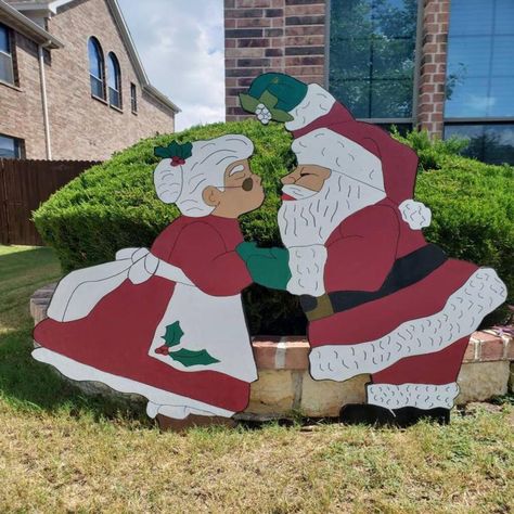 Wooden Christmas Yard Decorations, Wooden Yard Decorations, Wooden Yard Art, Summer Wood Sign, Santa Decor, Christmas Garden Decorations, Wood Yard Art, Santa And Mrs Claus, Christmas Cutouts