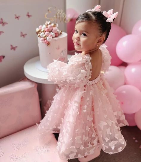 One year on and this is still one of my favourite dresses ever!!! 🩷 Maybe I'm biased but I honestly think this is the most PERFECT birthday dress 🤭🩷 Princess Ella was 2 years old here and wearing a size 2 🩷 @mikandme_ Birthday Ideas For 1 Year Girl, 2 Year Photoshoot Ideas, Two Year Photoshoot, Birthday 2 Year Girl, 1st Birthday Family Outfits, Two Year Old Birthday Party Girl, Birthday Dress For Baby Girl, Princess Birthday Dress, Γενέθλια Mickey Mouse