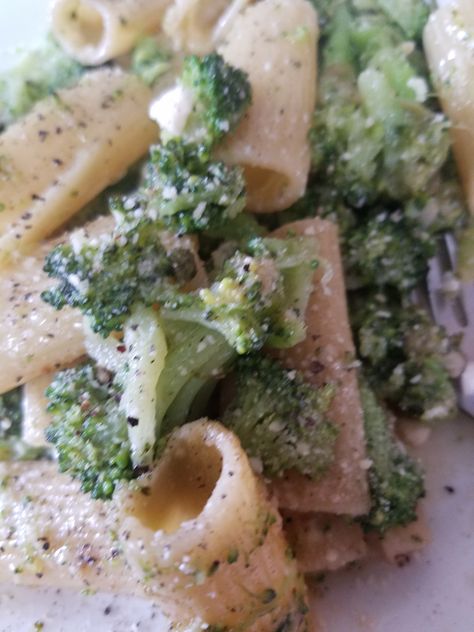 Rigatoni With Broccoli Rigatoni And Broccoli Recipes, English Breakfast Sausage, Football Dip Recipes, Broccoli Recipe, Greek Salad Recipes, Patties Recipe, Sausage Patty, Broccoli Recipes, Rigatoni