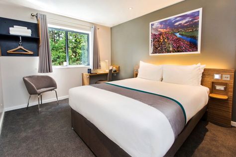 TRAVELODGE has launched a pre-Christmas sale with more than one million rooms for less than £25. With family rooms for four people also included, this means a stay will set you back just £6.25 each. There are just over 50 days until Christmas, with the hotel chain offering the deals at more than 575 of […] Budget Hotel Room Design, Xmas Market, Twickenham Stadium, Hotel Ideas, Cheap Rooms, Hotel Room Design, Hotel Bedroom, Hotel Suite, Hotel Chain