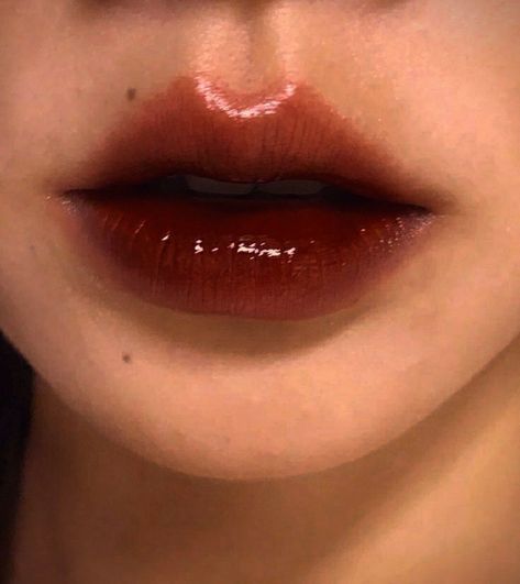 Red Lip Makeup Look Aesthetic, Dark Lip Aesthetic, Dark Red Lipstick Aesthetic Grunge, Red Edgy Makeup, Fairy Lip Makeup, Natural Red Lips Aesthetic, Dark Red Douyin Makeup, Dark Glossy Lips, Blurred Red Lip