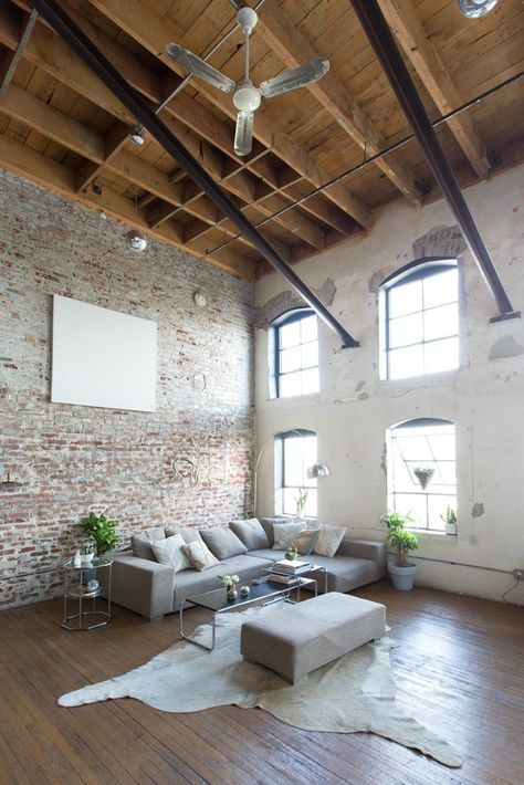 House Tour: A Bold, Brick Loft in Downtown LA | Apartment Therapy Brick Loft Apartment, Ny Loft, Loft Apartment Decorating, Loft Style Apartments, Warehouse Living, Living Room Decoration Ideas, Downtown Lofts, Minimalist Living Room Decor, Loft Interior