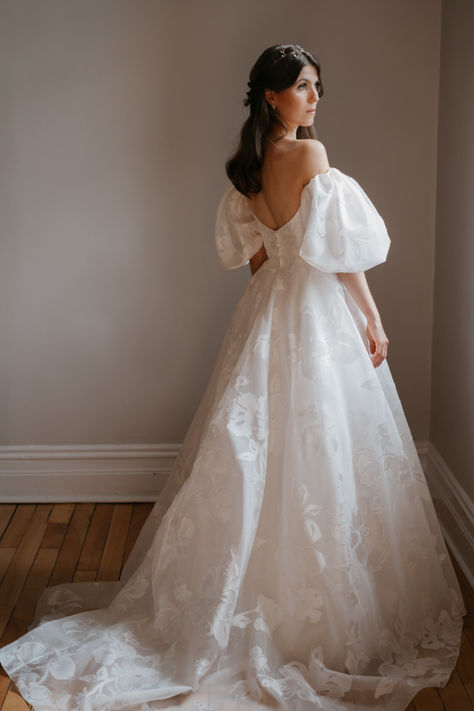 Blue French Porcelain Inspired This Montreal Styled Wedding #weddinggowns Puff Sleeve Wedding Dress Lace, Wedding Dresses With Dramatic Sleeves, Fun Sleeve Wedding Dress, Romantic Garden Wedding Dress, Girly Wedding Dress, Delulu Era, Puff Sleeve Wedding Dress, Car 2023, Puffy Wedding Dresses