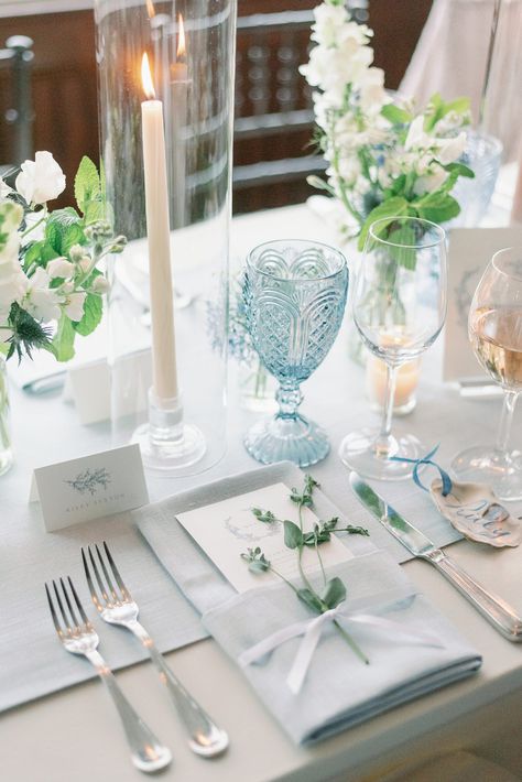 Blue And Green Wedding Table Settings, Yaught Club Wedding, Savannah Yacht Club Wedding, Costal Wedding Tables, Nantucket Style Wedding, Blue Tablescapes Wedding, Coastal Farmhouse Wedding, Coastal Grandma Wedding Aesthetic, Classy Coastal Wedding