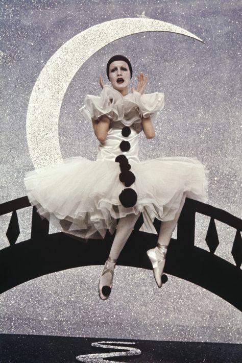 Tear Dress, Harlequin Costume, Undercover Jun Takahashi, Ken Russell, Clown Halloween Costumes, Pierrot Clown, Jun Takahashi, Golden Globe Winners, Send In The Clowns