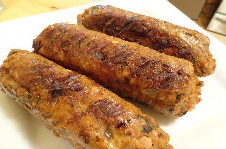 Homemade Spicy Italian Sausage [Vegan, Gluten-Free] - One Green PlanetOne Green Planet Vegan Sausage Recipe, Gluten Free Sausage, Spicy Italian Sausage, Vegan Italian, Vegan Sausage, Vegan Burgers, Meat Substitutes, Seitan, Vegan Cooking