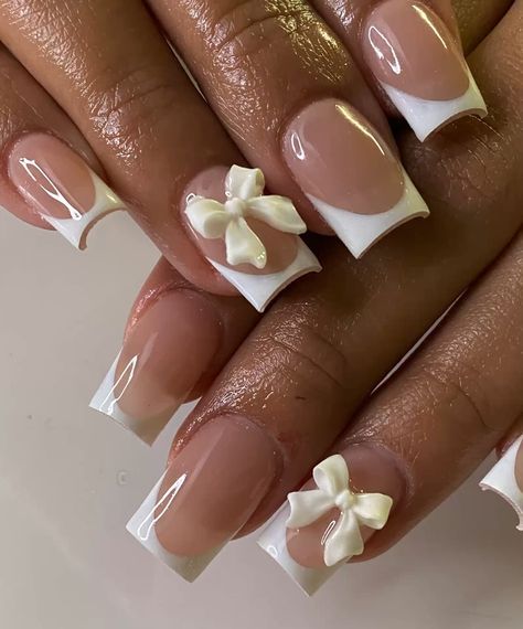 White Nails French Tip Square, Nail Design For Medium Nails, Short Grad Nails, Nail Inspo Pink Short, Promotion Nails 8th Grade, Small Acrylic Nails Design, Nails For School Short, Nails For School Natural, Nail Inspo Bow