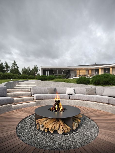 Modern Villa Architecture, Outdoor Landscape Design, Villa Architecture, Sunken Fire Pits, Country Modern Home, Fire Pit Lighting, Luxury Landscaping, Beverly Hills Houses, Fire Pit Area