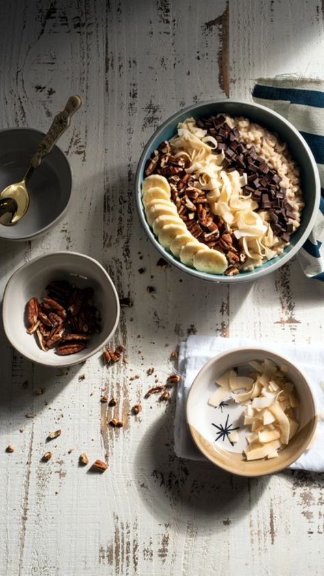 This ultimate oatmeal breakfast bowl is worth every bite! Oatmeal Food Photography, Oatmeal Breakfast Bowl, Oatmeal Aesthetic, Loaded Oatmeal, Oatmeal Coconut Cookies, Oatmeal Bowl, Breakfast Appetizers, Oatmeal Bowls, Coconut Chips