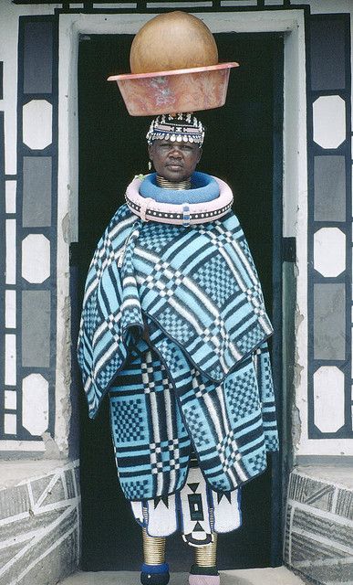 Africa |  People.  A woman from the Ndebele tribe in South Africa carries a traditional beer container. Afrikaanse Mode, Photo P, African People, Out Of Africa, We Are The World, African Culture, World Cultures, People Of The World, African Beauty