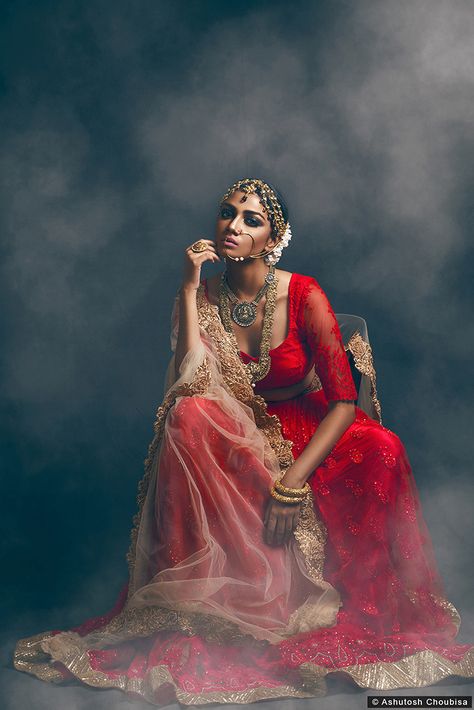 Photography : Ashutosh Choubisa Piercing Girl, Saree Bollywood, Perhiasan India, Indian Photoshoot, Salwar Kamiz, Saree Photoshoot, Red Lehenga, Bridal Photoshoot, Ghagra Choli