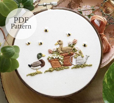 Farm Embroidery, Beginner Embroidery, Easter Embroidery, Hand Embroidery Projects, Hand Embroidery Pattern, Hand Embroidery Art, Embroidery Craft, Embroidery For Beginners, Hand Embroidery Patterns