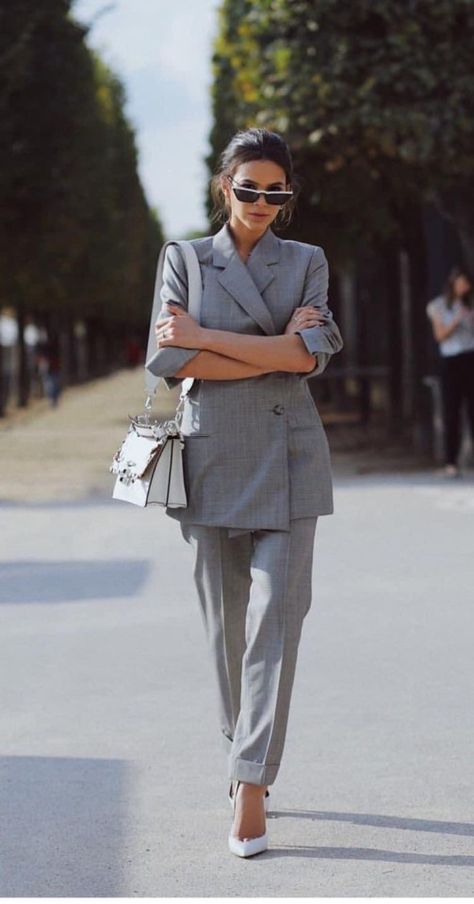 Elegantes Business Outfit, Elegantes Outfit Damen, Cute Professional Outfits, Rok Outfit, Casual Work Outfits Women, Work Outfits Women Summer, Mode Instagram, Moda Paris, Stylish Work Outfits