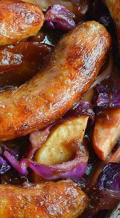 Baked Sausage with Apples and Cabbage Sausage Cabbage Apple Skillet, Red Cabbage And Sausage Recipes, Sausage And Apples Recipes, Pork Sausage Link Recipes, German Sausage Recipes Dinners, German Sausage Recipes, Chopped Challenge, Sausage And Apples, Baked Sausage