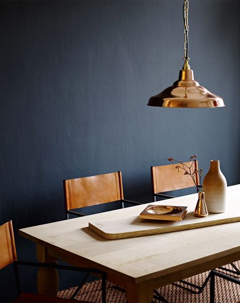 Dark wall, light wood table with black legs, lots of light from windows, leather chairbacks, Turkish rug Dinning Spaces, Copper And Grey, Modern Monochrome, Dark Walls, Dark Wall, Design Del Prodotto, Home Design Decor, Style At Home, Black Walls