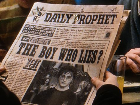 Harry J Potter, Aesthetic Harry Potter, Michael Gambon, Hp Universe, Daily Prophet, Half Blood Prince, Harry Potter Icons, Images Harry Potter, Hogwarts Aesthetic