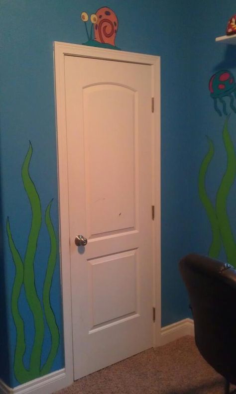 Hand painted kids room, spongebob Spongebob Wall Painting, Spongebob Bedroom Decor, Spongebob Nursery Ideas, Spongebob Bedroom Ideas, Spongebob House Painting, Spongebob Themed Room, Spongebob Room Decor, Spongebob Bathroom Ideas, Spongebob Nursery