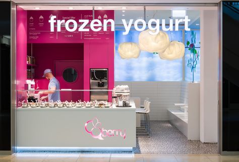 Q-berry Frozen Yogurt Shop Berlin by fl!nk.architekten | fl!nk ... Juice Bar Interior, Fruit And Yogurt Parfait, Waffle Shop, Ice Cream Menu, Bakery Display Case, Yogurt Pops, Bakery Interior, Gelato Ice Cream, Yogurt Bar