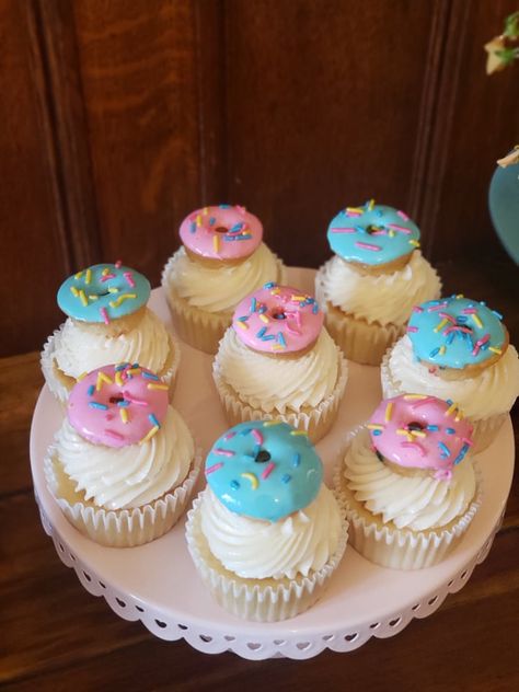 Donut Party Cupcakes, Two Sweet Theme Cupcakes, Donut Cupcakes Birthday, Donut Theme Cupcakes, Donut Themed Cupcakes, Donut Birthday Party Cupcakes, Donut Cupcakes Ideas, Sweet One Cupcakes, Donut Themed Baby Shower Ideas