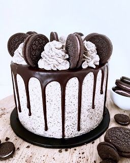 Vanilla Oreo Cake Recipe, Oreo Cakes, Oreo Torte, Oreo Birthday Cake, Vanilla Oreo, Chocolate Oreo Cake, Oreo Buttercream, Moist Vanilla Cake, Cookies And Cream Cake