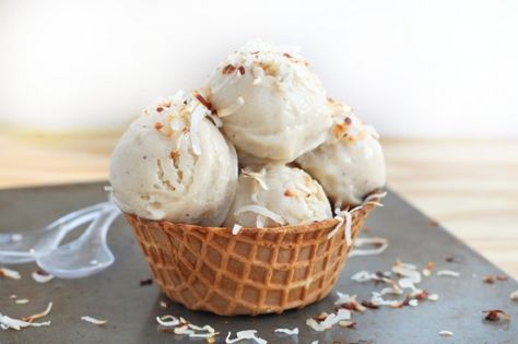 Coconut Ice Cream Recipes, Banana Ice Cream Recipe, Roasted Banana, Coconut Milk Ice Cream, Dairy Free Treats, Homemade Recipes Dessert, Milk Ice Cream, Coconut Ice Cream, Healthy Ice Cream