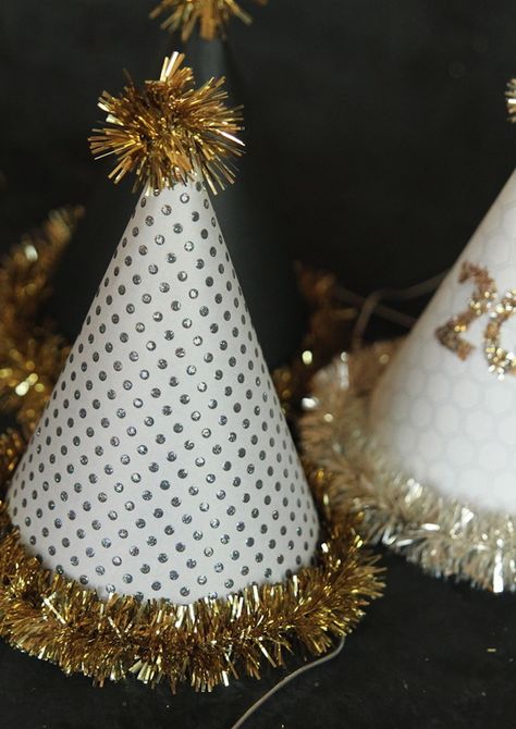 Use leftover gold tinsel to glam up patterned hats for your New Year's Eve party. Nye Hats, New Years Hat, Photobooth Ideas, Nye Party, New Year's Crafts, New Years Eve Decorations, Diy Hat, Gold Party, New Years Decorations