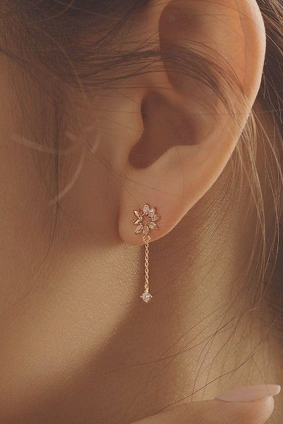 Ear Pierces, Korean Jwellery, Ear Rings For Women, Korean Jewellery, Earring Packaging, Small Gold Earrings, Simplistic Jewelry, Small Earrings Gold, Jewelry Lifestyle