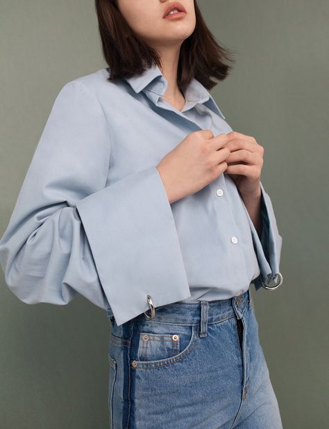 Oversize Sleeves, Trendy Tops For Women, Spring Fashion Trends, T Shirt Style, Abayas Fashion, Mode Inspo, Trendy Tshirts, Mode Inspiration, Trendy Tops