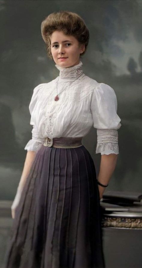 1900’s Fashion, Edwardian Woman, Edwardian Gowns, 1900 Fashion, Victorian Era Fashion, Edwardian Dress, Feminine Blouses, Century Clothing, 1940s Dresses