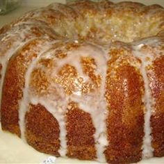 Family favorite honey bun cake Soaked Cake Recipe, Pumpkin Shaped Cake, Recipes Deserts, Honey Bun Cake, Citrus Cake, Bun Cake, Banana Pudding Cake, Wine Cake, Delish Desserts