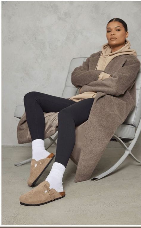 Winter Mules Outfit, Fur Clogs Outfit, Mules And Socks, Buckle Clogs Outfit, Beige Clogs Outfits, Fall 2024 Trends Women, Carlson Suede Mules Outfit, Casual Outfits For Winter Comfy, Tan Clogs Outfit