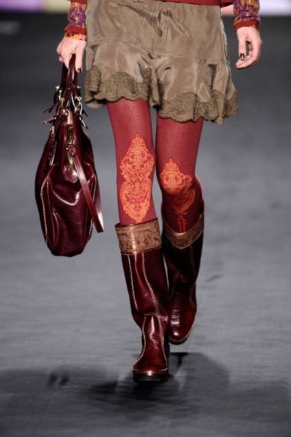 rhi on X: "Adore this handbag, boots and tights combination at Anna Sui Fall/Winter 2010 https://t.co/e4rvsmTvGV" / X Weird Fashion, Fashion Mood Board, Anna Sui, Fashion Killa, Runway Fashion, Clothing Items, High Fashion, What To Wear, A Woman