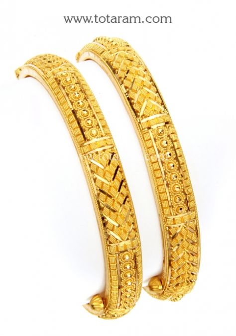 Luxury Traditional Yellow Gold Bangle, Dubai Gold Bangles, Gold Pendants For Men, Gold Kada, 22k Gold Bangles, Designer Bangles, Indian Gold Jewelry, Gold Bangles Indian, Gold Temple Jewellery