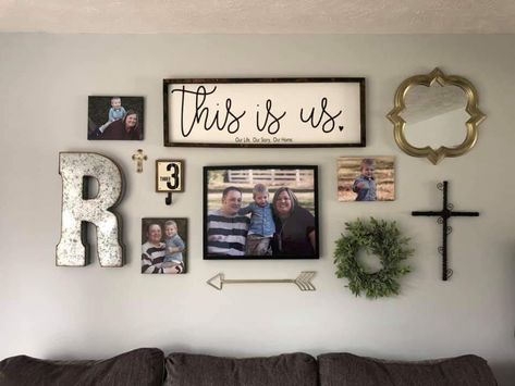 Picture Wall Ideas Living Room Farmhouse, Family Photo Gallery Wall Ideas Living Room, Photo Wall Collage Ideas Living Room, Picture Frames On The Wall Living Room, Entrance Wall Ideas, Family Photo Gallery Wall Ideas, Gallery Wall Ideas Living Room, Photo Gallery Wall Ideas, Family Photo Gallery