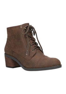 Brown Dress Boots, Dress Boots Women, Lace Up Booties, Comfortable Boots, Boot Sandals, New Shoes, That Way, Comfortable Shoes, Bootie