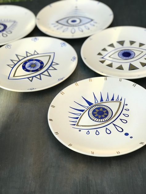 The protective eye is hand painted design of evil eye based on ceramic. The lucky blue ceramic. This a hand-painted 5 piece wall plate set. We are delivering these ceramic plates with hangers. They are hand painted local artists. It will be sent with a hanger for easy use. Not suitable for food. Wash by hand, not machine. Evil Eye Pottery Painting, Decorative Wall Plates, Evil Eye Hand, Protective Eye, Evil Eye Art, Clay Plates, Turkish Eye, Evil Eye Design, Lucky Blue