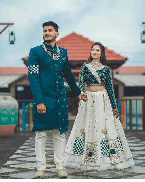 Outfit For Groom Engagement, Couple Choli For Engagement, Walima Couple Matching Dress, Wedding Garba Outfit Brides, Wedding Cupal Dresses Indian, Garba Outfit For Groom, Indian Wedding Matching Outfits, Couple Engagement Dress Indian Matching, Couple Outfits Matching For Wedding