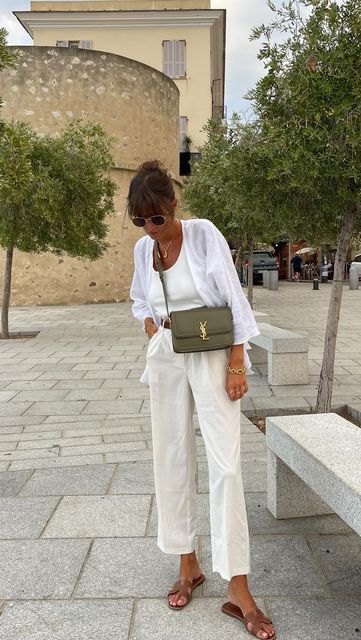 Womens Italy Outfit, Italian Summer Womens Fashion, Italy Street Fashion Summer, European Fashion For Women Over 50, Outfit In Italy Summer, Classy Summer Beach Outfits, Wardrobe Inspo Aesthetic, Chic European Style Outfit Summer, Summer In Italy Fashion