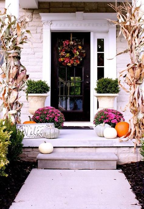 Fall Doorstep -(also, love the single window to the right of the door)- Porche Halloween, Front Porch Design Ideas, Veranda Design, Porch Design Ideas, Front Porch Design, Decor Ikea, Fall Front Porch Decor, Small Front Porches, Fall Front Porch