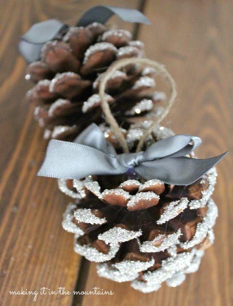 Mountains Decorations, Pine Cone Ornaments, Cone Ornaments, Pinecone Crafts Christmas, Mini Pine Cones, Christmas Pine Cones, Pinecone Ornaments, Pine Cone Decorations, Glass Glitter