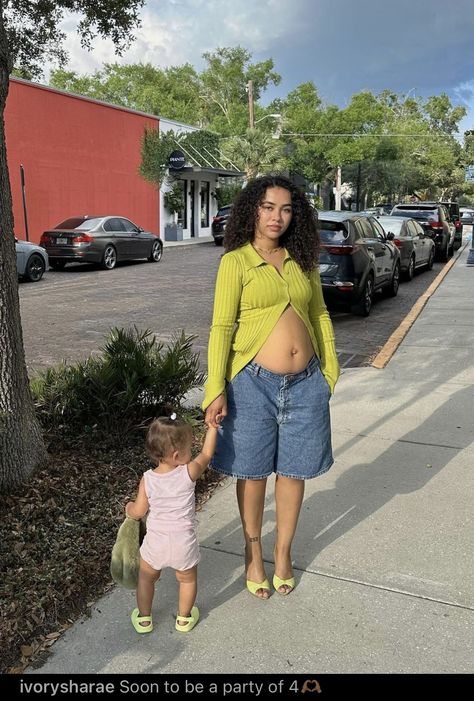 Victoria Monet Pregnant, Pregnancy Shorts Outfits, Small Bump Outfits, Aesthetic Pregnant Outfits, Rihanna Pregnant Outfits, Pregnant Vacation Outfits, Pregnancy Outfits Black Women, Pregnant Summer Outfits, Baddie Pregnancy Outfits